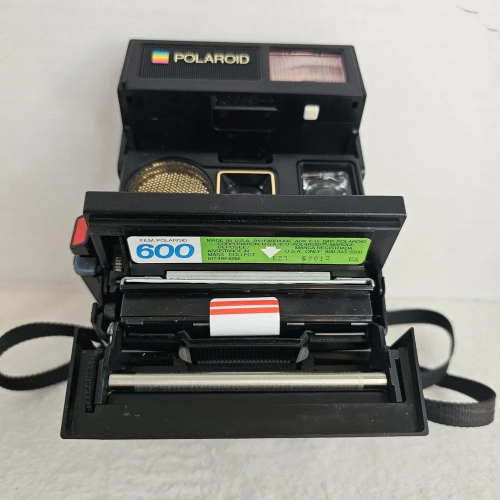 Vintage Polaroid Sun Autofocus 660 Instant Film Camera, Black (600 Instant Film)